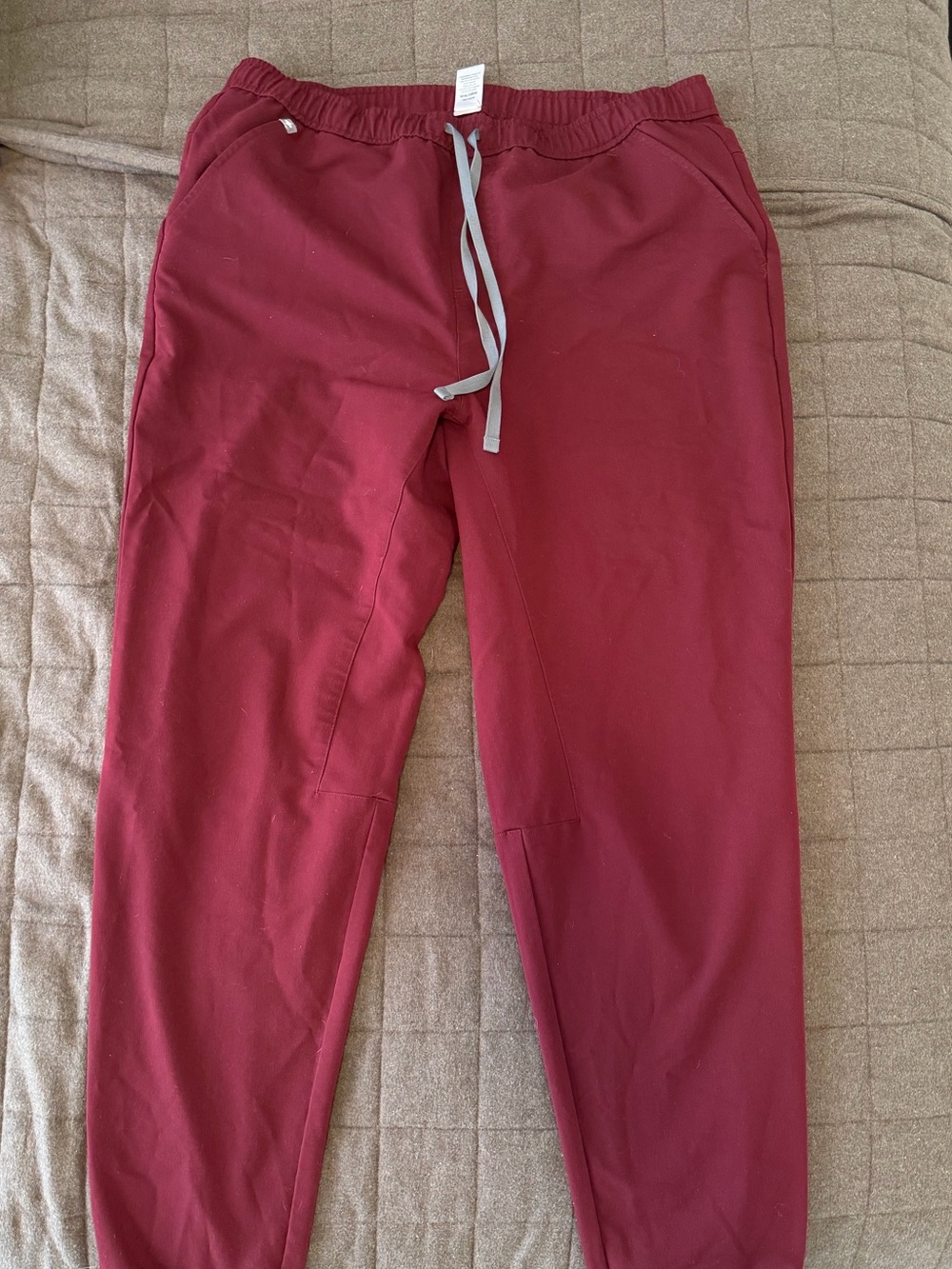 Figs Men's Maroon Elastic Waist Jogger Pants